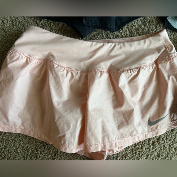 Lot of 8 pairs Nike Dri Fit shorts. I also threw in 3 Nike Dri fit tank tops XS - Picture 4 of 10